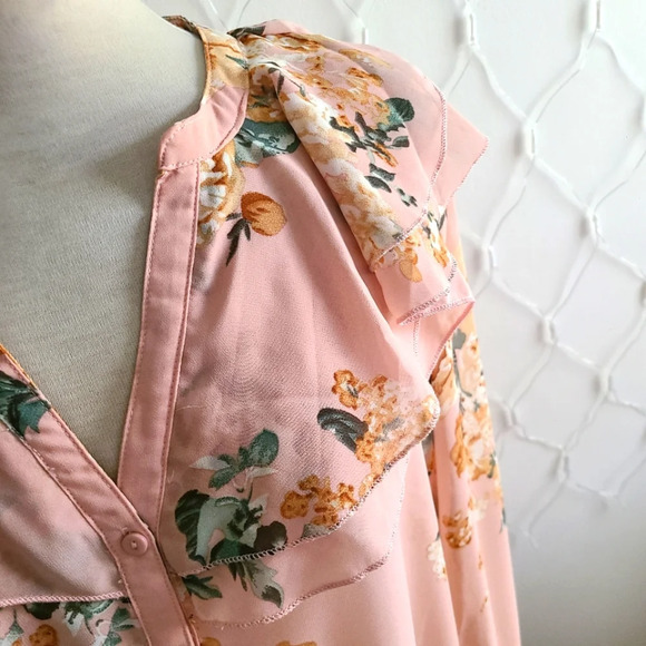 Umgee Blouse • Pink Floral Print • Ruffle Lapel • Tagged Large - Picture 2 of 5